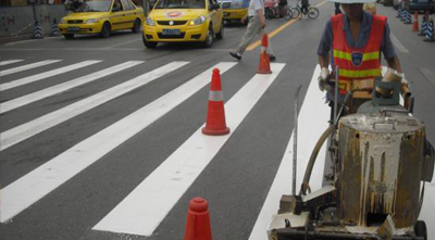 划明道路标线，消除行车安全隐患！