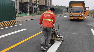 解密道路标线面撒玻璃微珠