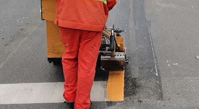 道路标线施工人员如何分组？