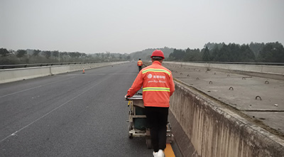 道路标线立面和实体标记有哪些差异？